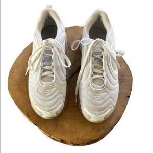 Nike white sneaks